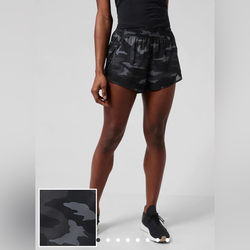 Athleta Printed Mesh Racer Run Shorts 4” Women’s Size Small Black Camo Lux - Picture 2 of 8
